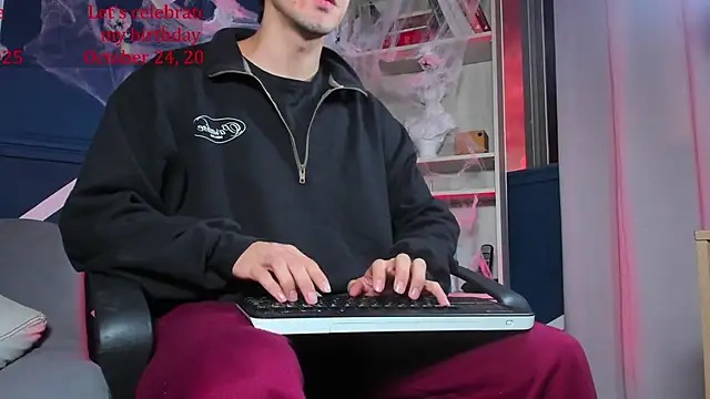 etham_wolf_ webcam