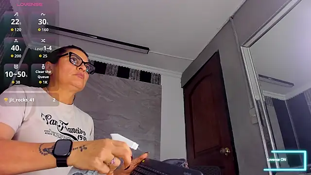 Agatha_Pleasure webcam