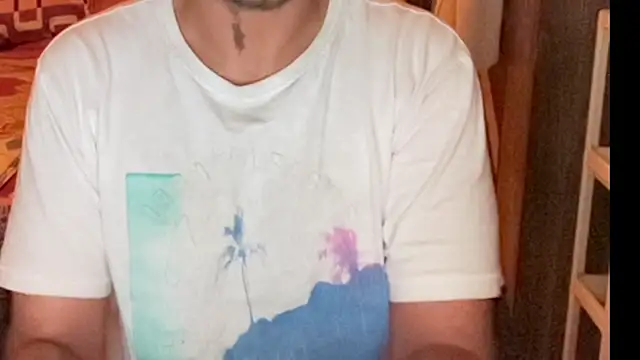 MakeMeAwareAah webcam