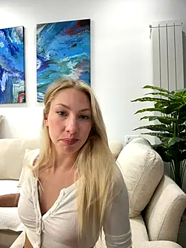 LuisaBecker webcam
