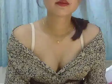 Maaaya_Pari webcam