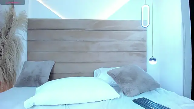 QetziaStoun webcam