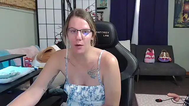 Sarahtineke webcam
