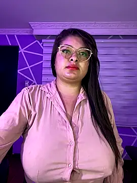 MiiaaJoness webcam