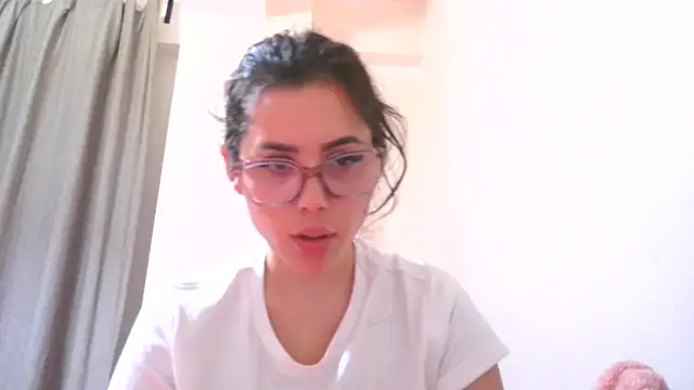 LovelyJulliette webcam
