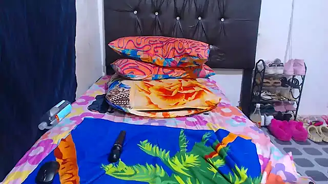 BigbootyNickyx webcam