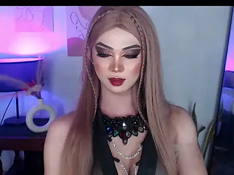 Hugecock_shantall webcam
