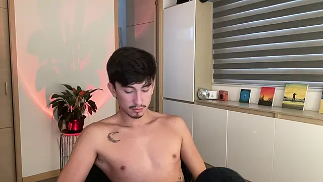 sweettaaron01 webcam