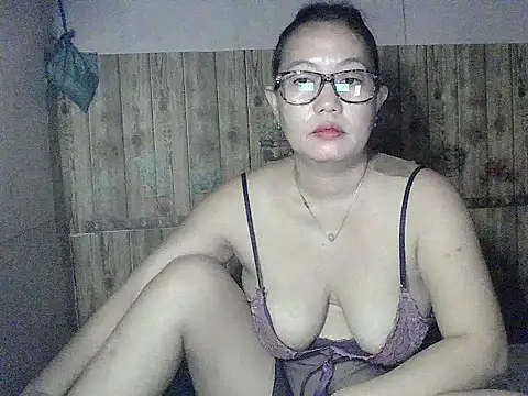 Pinay_BigTits69 webcam