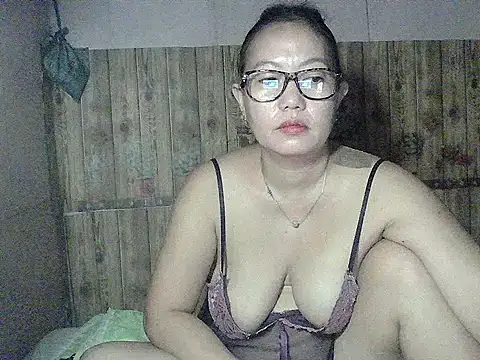 Pinay_BigTits69 webcam