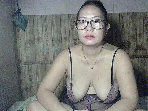 Pinay_BigTits69 webcam