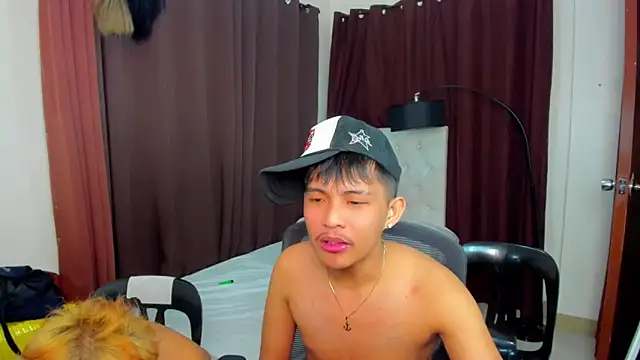 XloverXsiantwink webcam