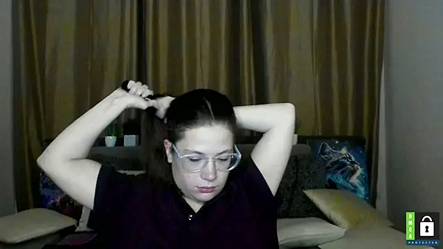 Alicia_redfollow webcam