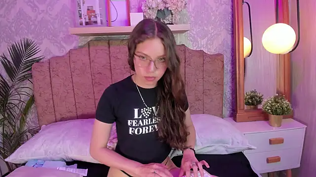 Alaia_Johnson webcam