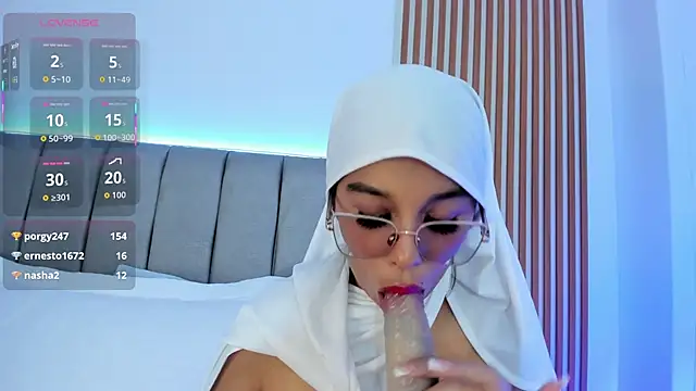 naishaa_ webcam