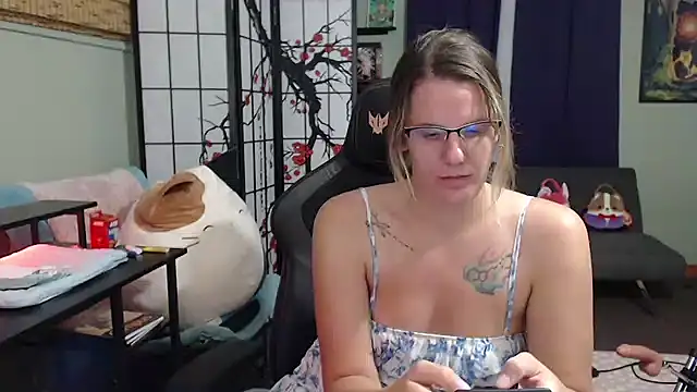 Sarahtineke webcam