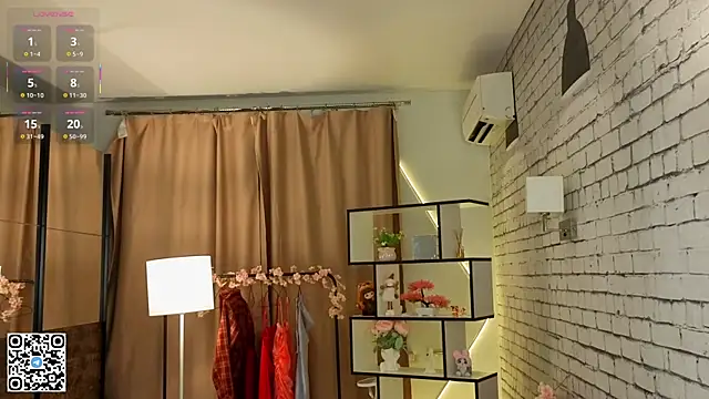 LorinaMaffitt webcam