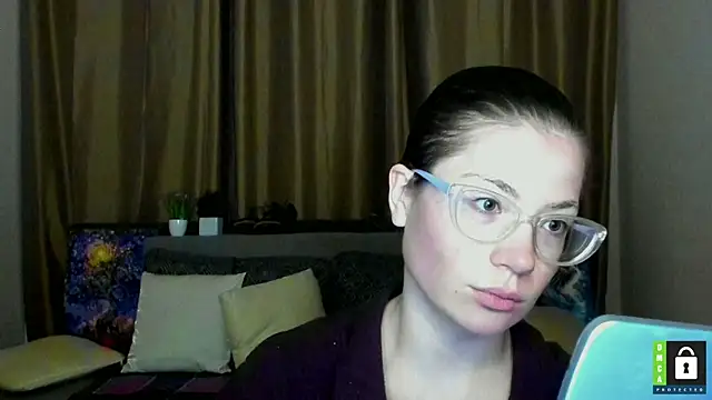 Alicia_redfollow webcam