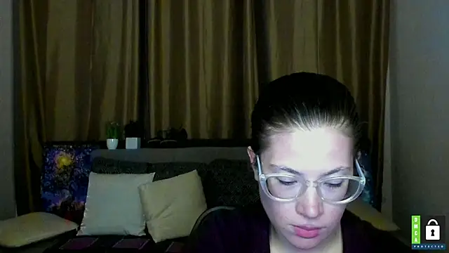 Alicia_redfollow webcam