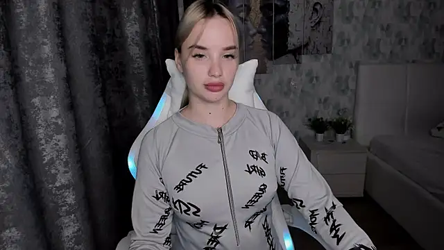 KiraKrox webcam