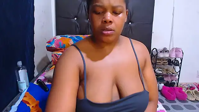 BigbootyNickyx webcam
