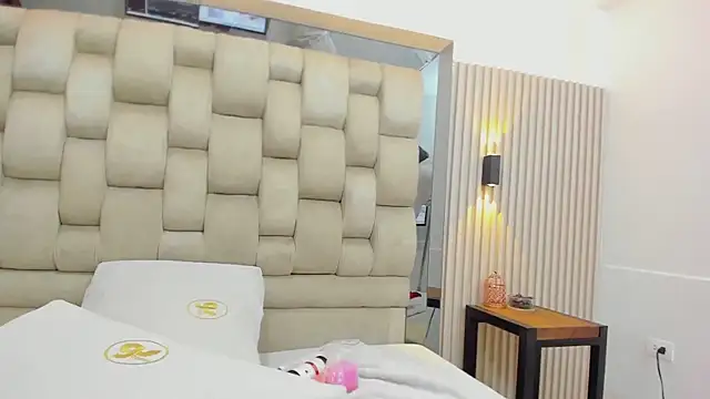 ikia_lopez_ webcam