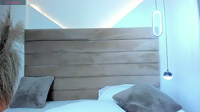 QetziaStoun webcam