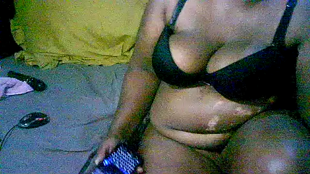 YELLOW_BONE webcam