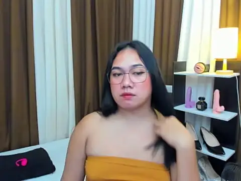 TsUncutKaren webcam