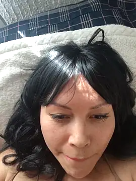 KellyPerlaxxx webcam