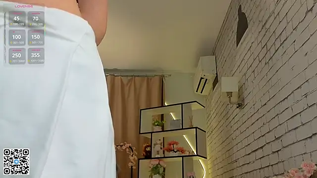 LorinaMaffitt webcam