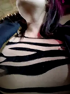 lesly_10- - Lesly_10-'s free webcam