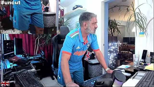 OnlineBossUK webcam