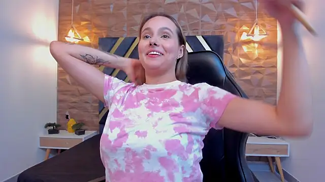 Emmaa_white_ webcam