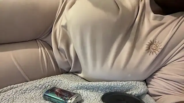 nanaisbackk webcam