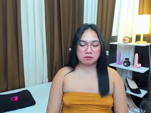 TsUncutKaren webcam