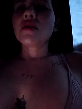 queen_lorena (F milf) - plug in ass doggy position
