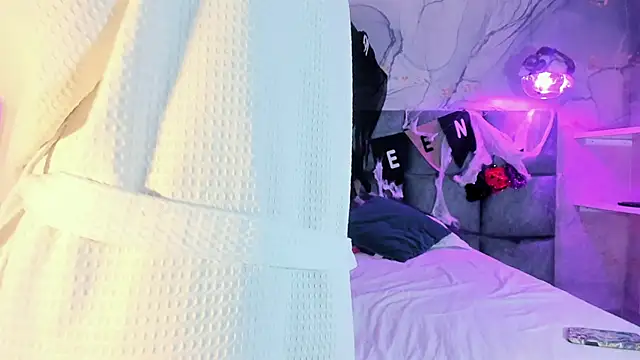 ninakravis - Ninakravis's free webcam - UK Sex Cams