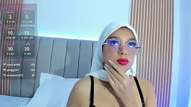 naishaa_ webcam
