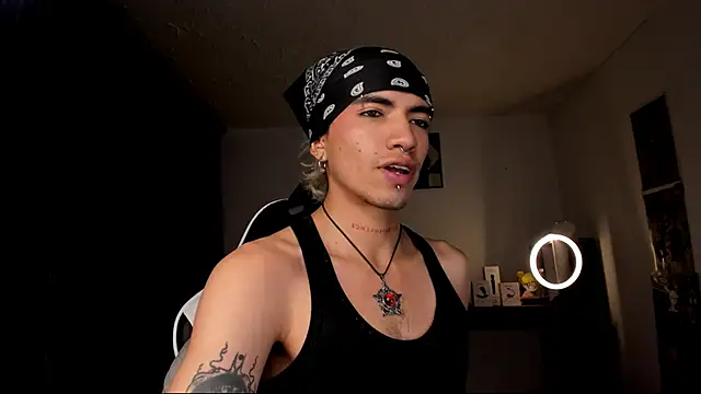 guynextdo0r webcam