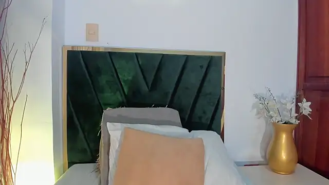 SagiraBelle webcam
