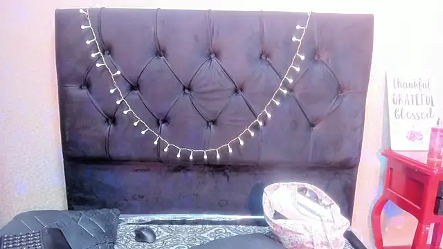 HollyWould__ webcam
