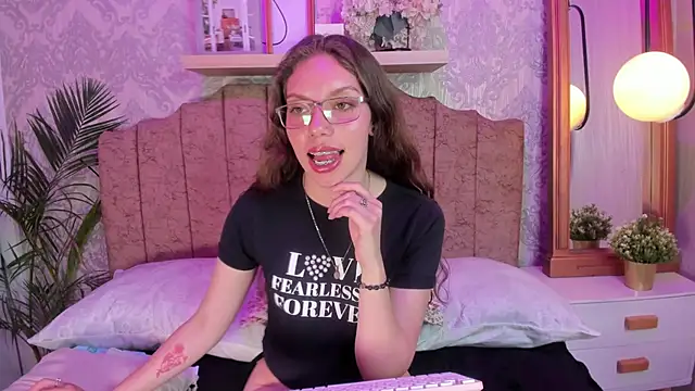 Alaia_Johnson webcam