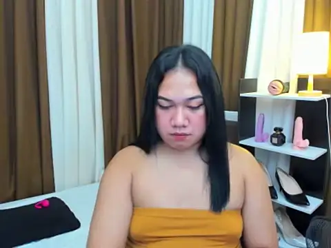 TsUncutKaren webcam