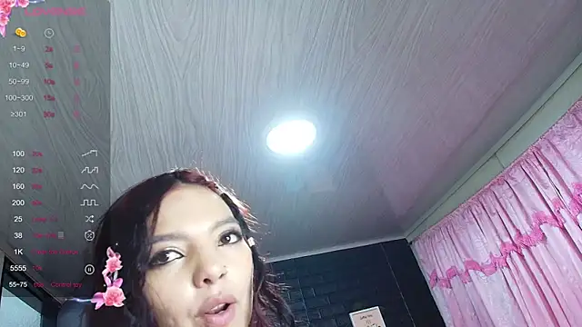 loren_tits24 webcam