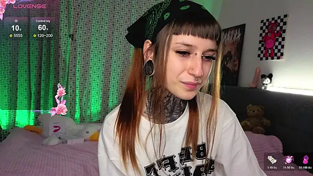 LilithPoison webcam