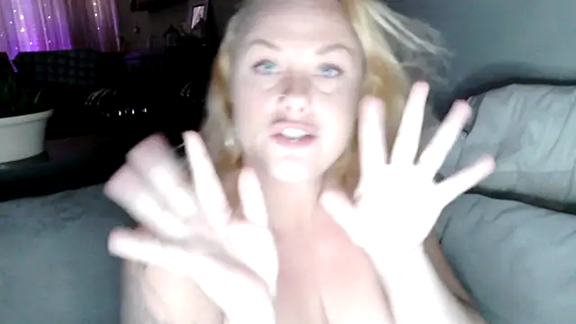 GiasSweetSinz webcam