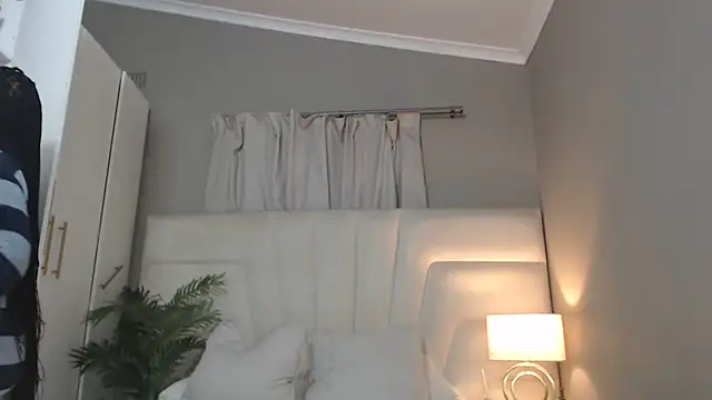 naughtyblackdolie webcam