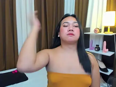 TsUncutKaren webcam