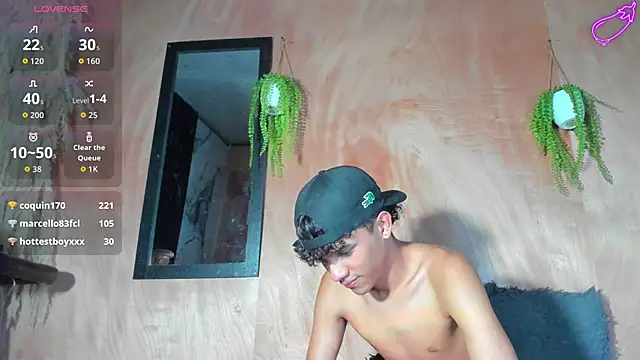 milo_crave Live Webcam on Stripchat